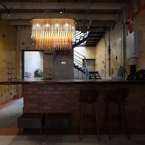 38pc Boutique Inn